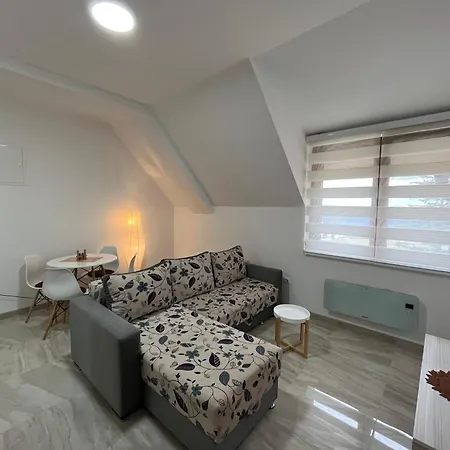 Vuk Zlatar דירה *