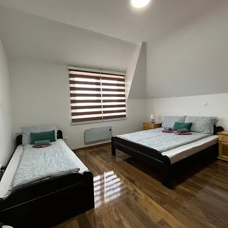 Vuk Zlatar Apartman *